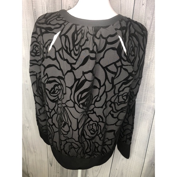Fabletics Black Lola Long Sleeve Floral Velvet Flocked Top Cut Out Back Size M - Picture 5 of 13